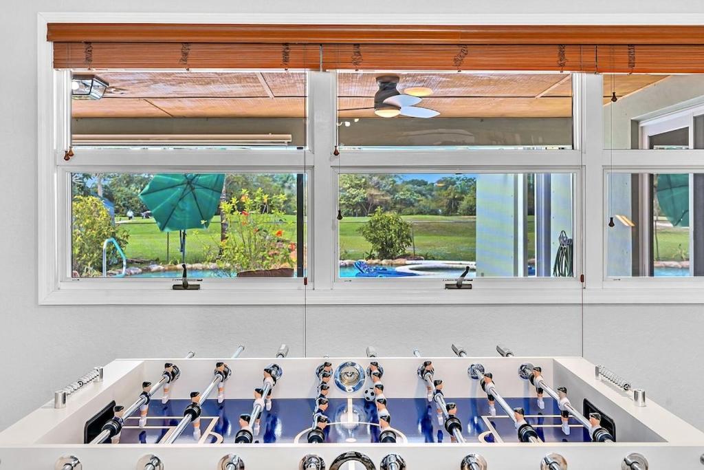 Pool Heat I Firepit And Bbq I 75"Tv I Foosball I 581Mbps Cooper City エクステリア 写真